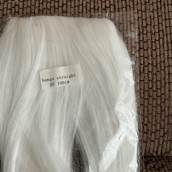 Women’s clip on bangs - Picture 3 of 3